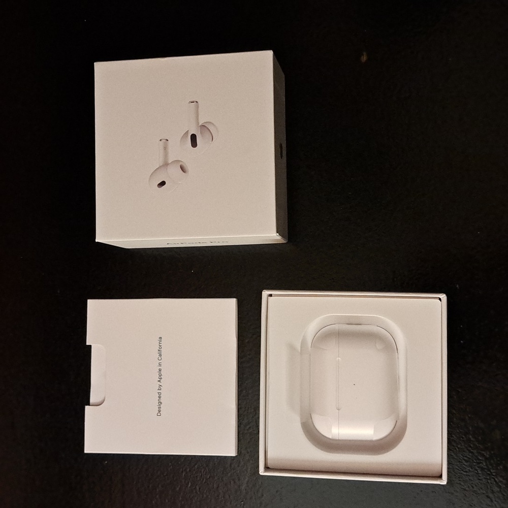2nd generation airpods with magsafe charging case